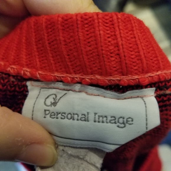 Vintage Red & Black sz medium sweater - Picture 3 of 3